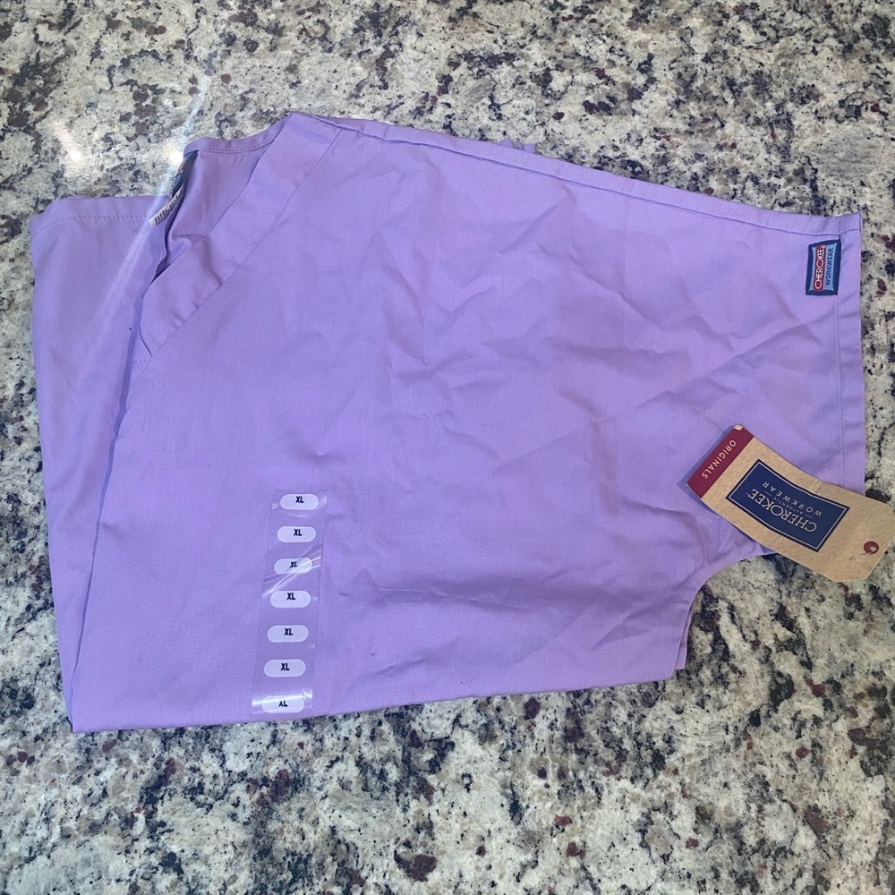 SCRUBS Cherokee Workwear 3 Pocket V-Neck Top - Picture 2 of 4